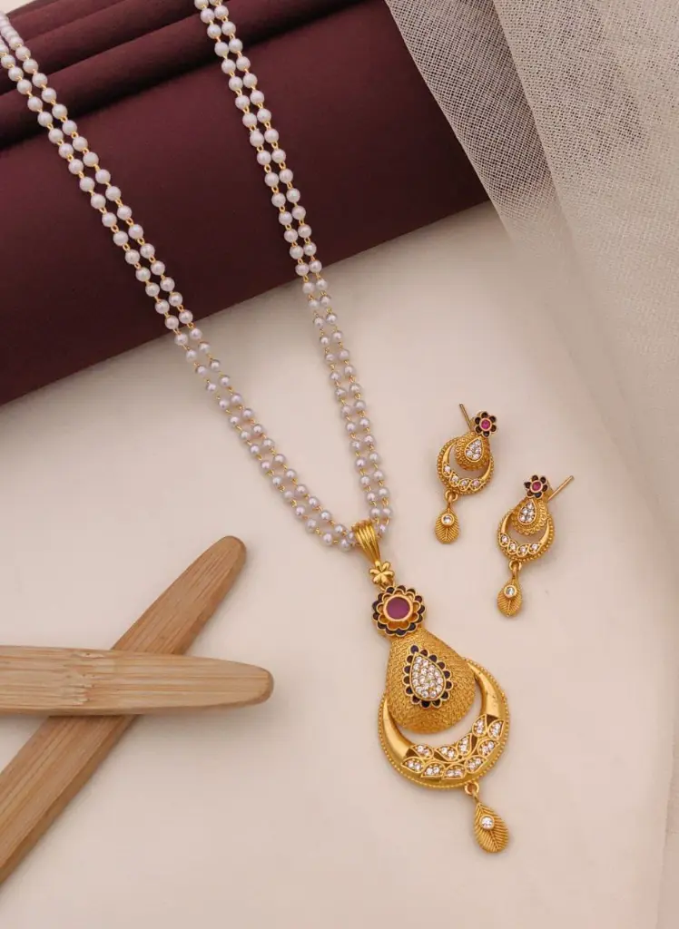 Traditional Gold-Toned Pearl Mala Set_4.webp