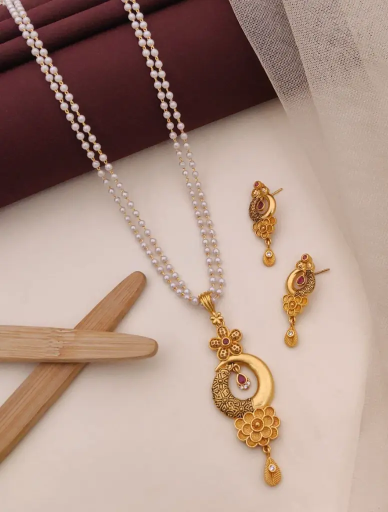 Traditional Gold-Toned Pearl Mala Set_9.webp