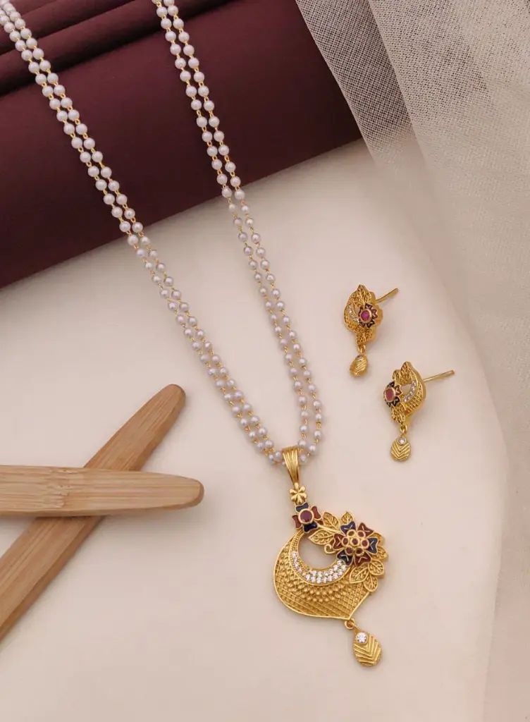 Traditional Gold-Toned Pearl Mala Set_15.webp