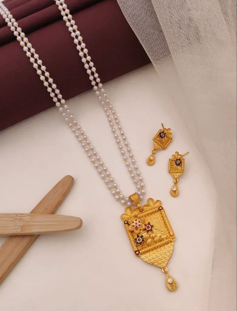 Traditional Gold-Toned Pearl Mala Set_10.webp