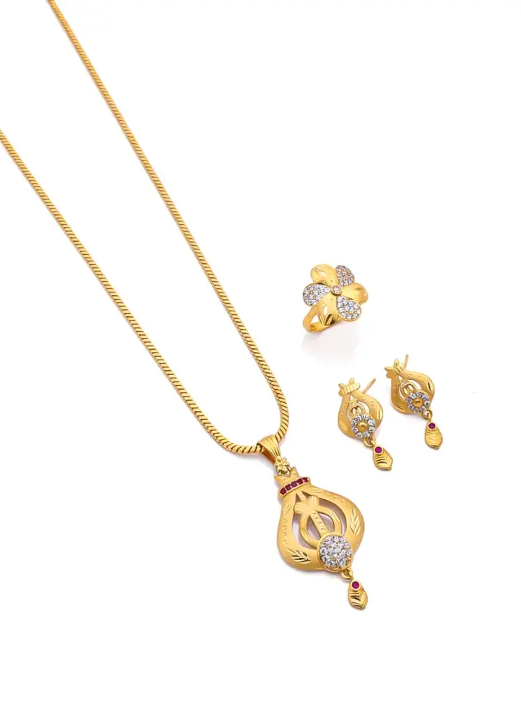 Everyday Elegance Classic Round Pendant Set