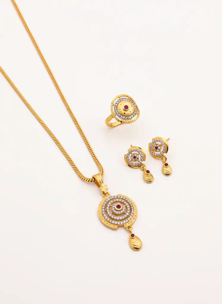 Everyday Elegance Designer circles Pendant Set